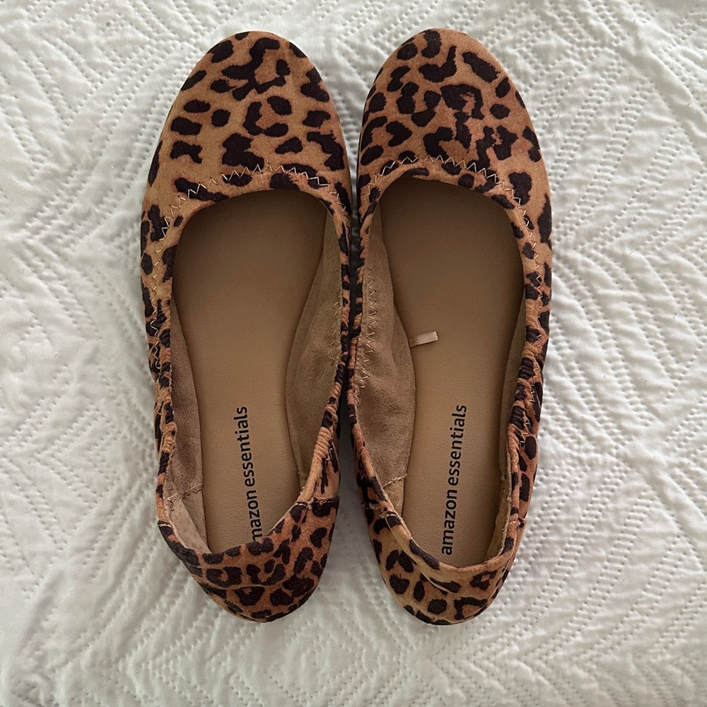 Amazon Essentials Leopard Print Slip-On Ballet Flats - Brownish Orange/Black